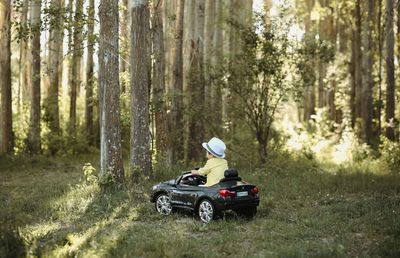 Mașinuță sau ATV electric pentru copii: cum faci alegerea corectă în funcție de vârstă și așteptări