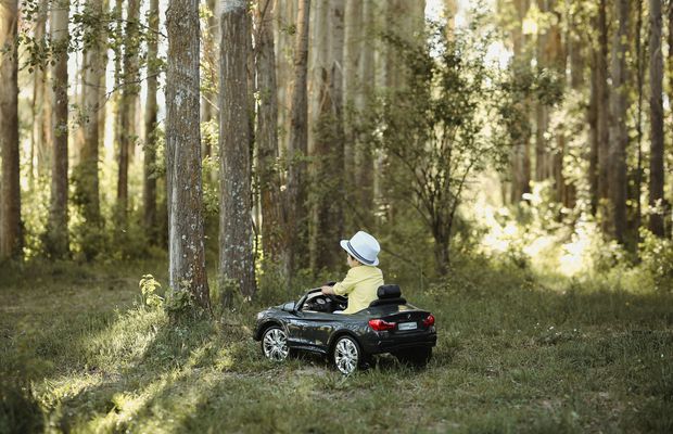 Mașinuță sau ATV electric pentru copii: cum faci alegerea corectă în funcție de vârstă și așteptări