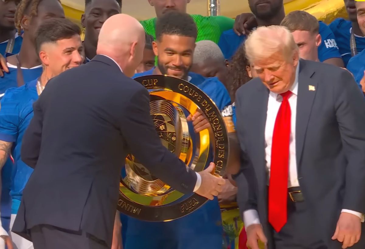 Nu s-au putut abține! Jucătorii lui Chelsea au reacționat după ce Donald Trump a creat o situație stânjenitoare la festivitatea de premiere