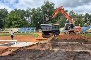 Au intrat excavatoarele pe stadionul echipei din Superligă » Imagini cu șantierul