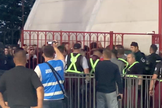 Bătaie și înjurături între fanii lui Dinamo și Jandarmerie: Andrei Nicolescu a coborât de urgență » Scandări xenofobe în tribune