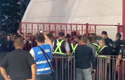 Bătaie și înjurături între fanii lui Dinamo și Jandarmerie: Andrei Nicolescu a coborât de urgență » Scandări xenofobe în tribune