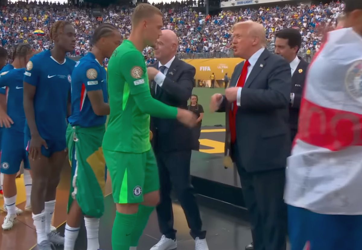 Nu s-au putut abține! Jucătorii lui Chelsea au reacționat după ce Donald Trump a creat o situație stânjenitoare la festivitatea de premiere