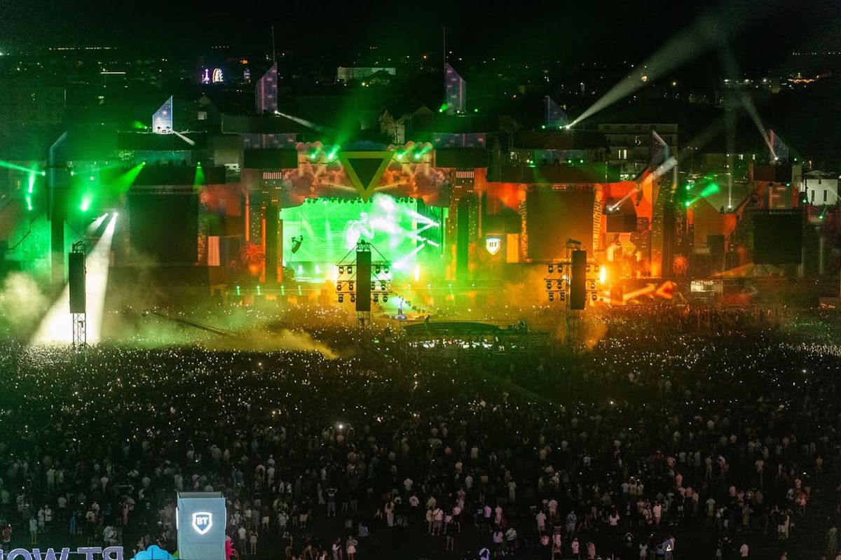 „Mi-e dor de Ceaușescu” » Diana Șucu șochează! A făcut praf festivalul „Beach, Please!”, al cărui sponsor e patronul Rapidului