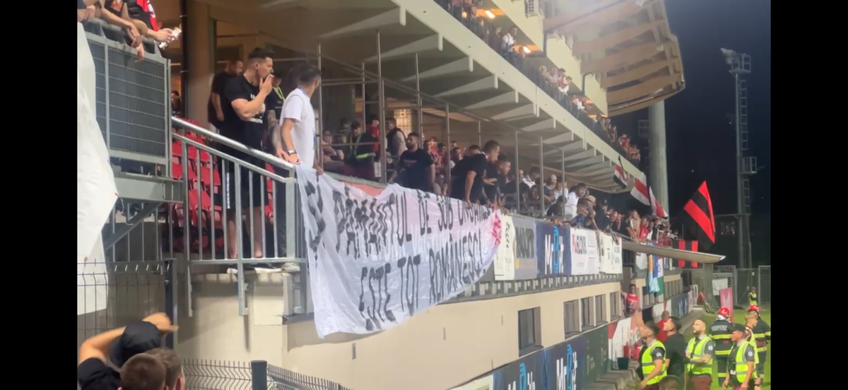 „Prima dată când pățim așa ceva” » A apărut dialogul purtat la porțile stadionului de șeful Jandarmeriei cu fanii lui Dinamo