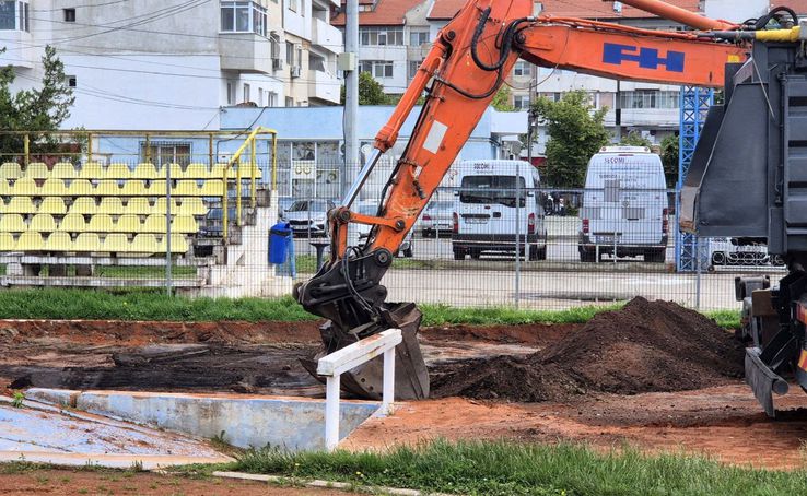 A început modernizarea stadionului „1 mai” din Slobozia // foto: Facebook @ Potor Alexandru