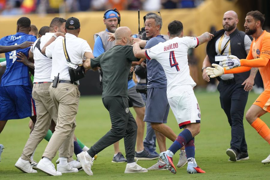 Luis Enrique riscă o suspendare XL! » Verdictul unui fost arbitru după ce antrenorul lui PSG a lovit un adversar