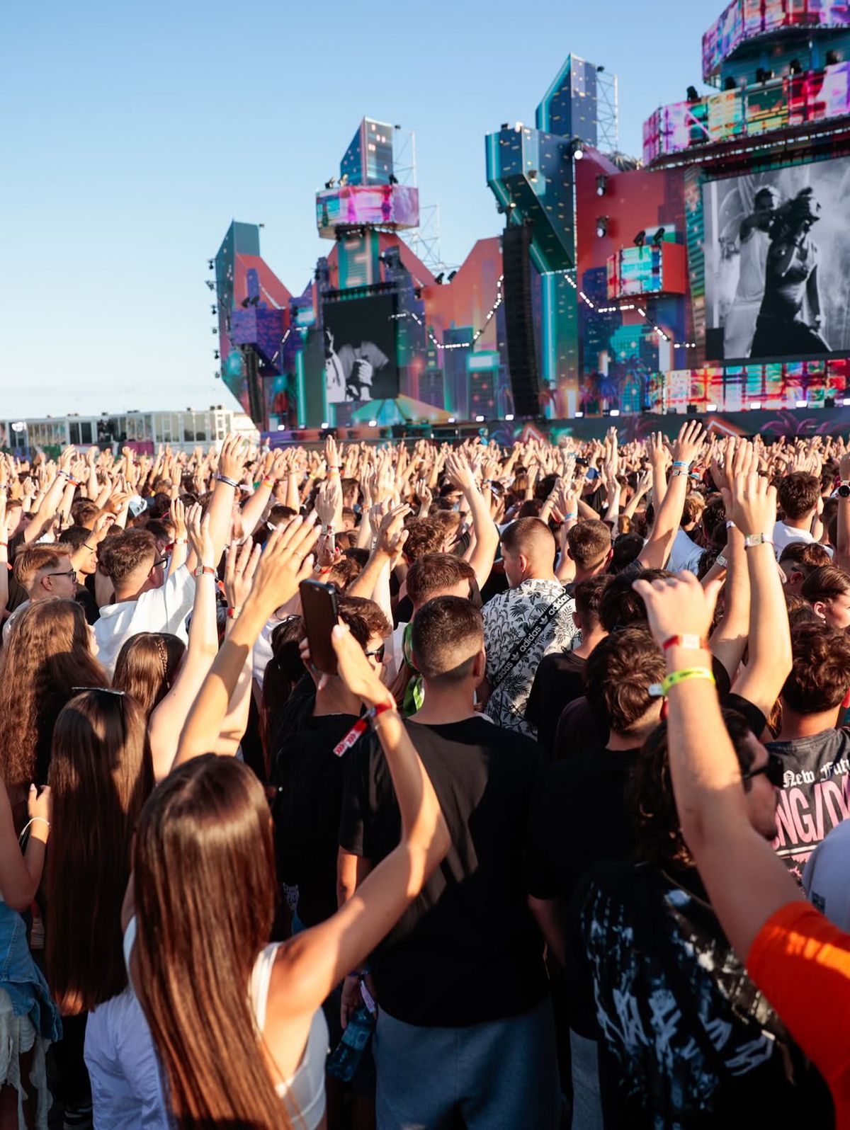 „Mi-e dor de Ceaușescu” » Diana Șucu șochează! A făcut praf festivalul „Beach, Please!”, al cărui sponsor e patronul Rapidului