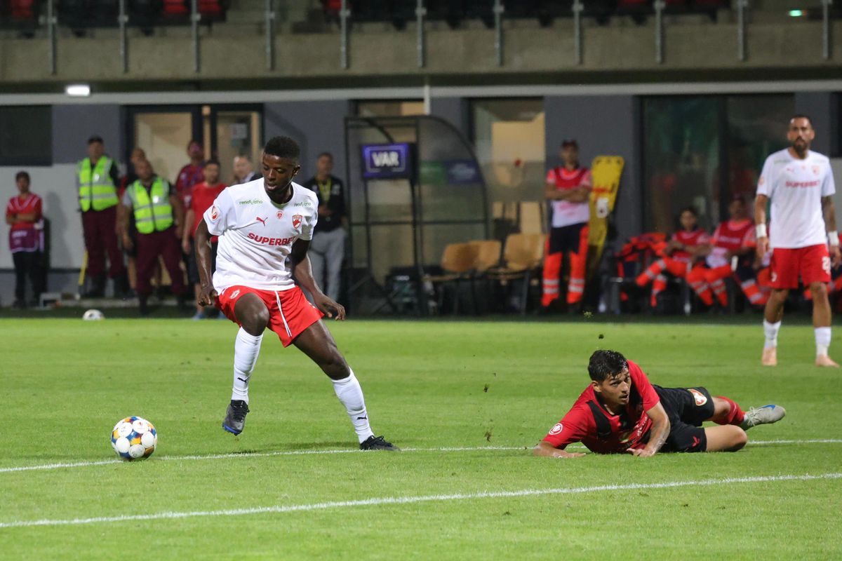 Nebunie TOTALĂ în Csikszereda - Dinamo: patru goluri, nocturnă căzută și multă tensiune