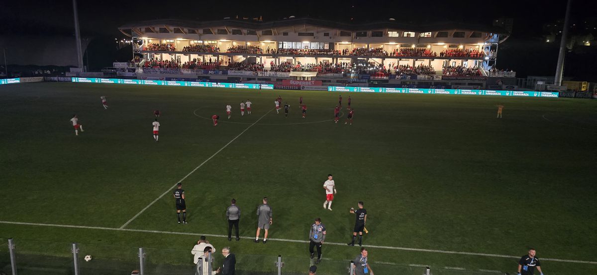 Haos la Csikszereda - Dinamo » A căzut nocturna la primul meci din istorie în Superliga: imagine colosală surprinsă de GSP