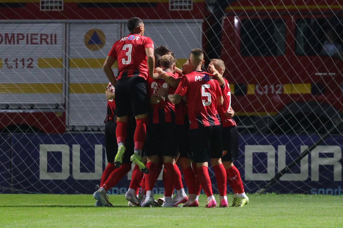 Nebunie TOTALĂ în Csikszereda - Dinamo: patru goluri, nocturnă căzută și multă tensiune