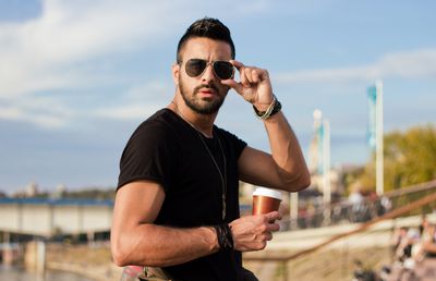 Top 5 greșeli frecvente când îți alegi ochelarii de soare