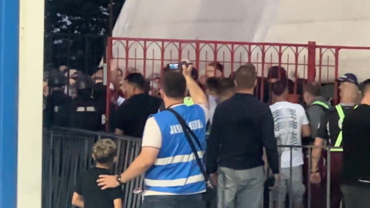 „Prima dată când pățim așa ceva” » A apărut dialogul purtat la porțile stadionului de șeful Jandarmeriei cu fanii lui Dinamo