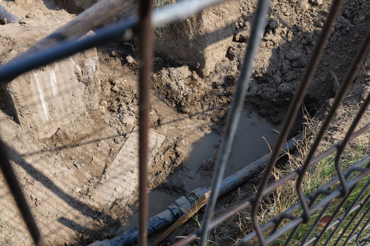 Au intrat excavatoarele pe stadionul echipei din Superligă » Imagini cu șantierul