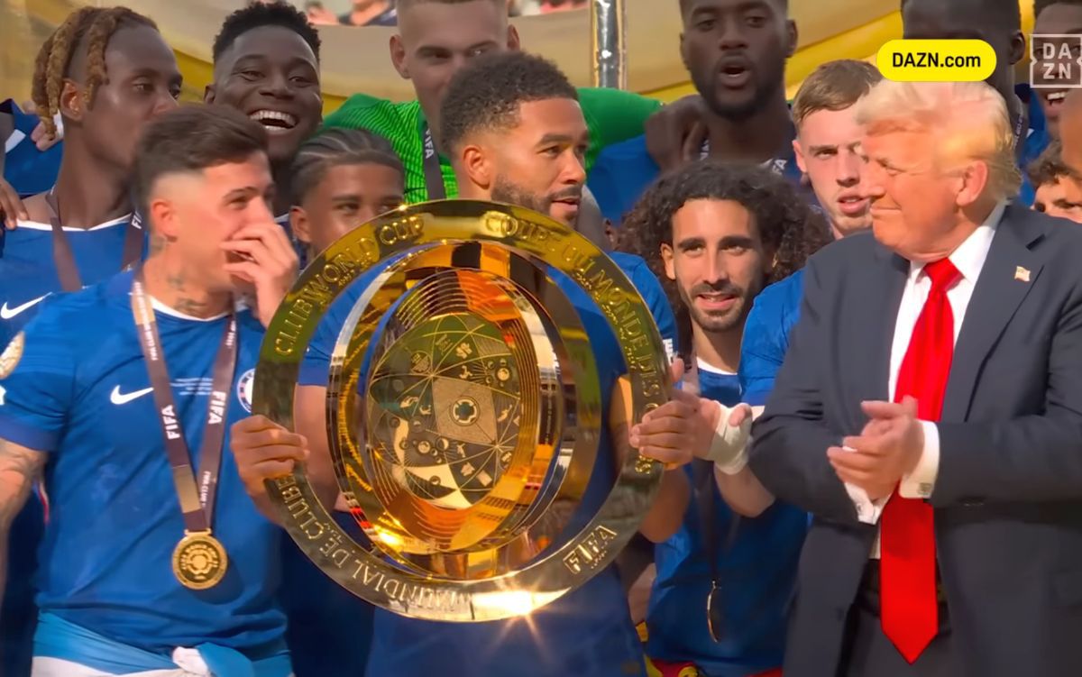 „Scene caraghioase” după Chelsea - PSG: Donald Trump, prins între campioni în momentul sărbătorii