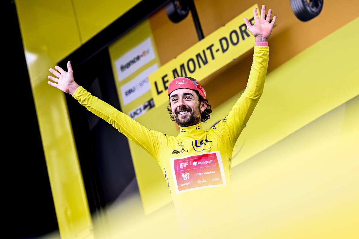 Etapă cu doi mari câștigători în Turul Franței » Tadej Pogacar a rămas fără tricoul galben