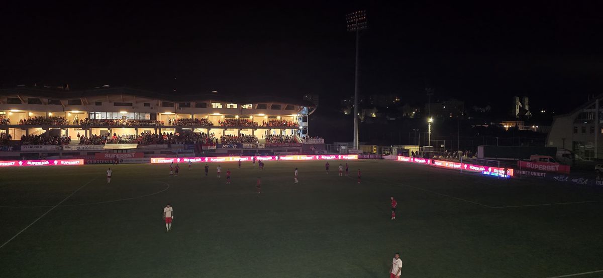 Haos la Csikszereda - Dinamo » A căzut nocturna la primul meci din istorie în Superliga: imagine colosală surprinsă de GSP