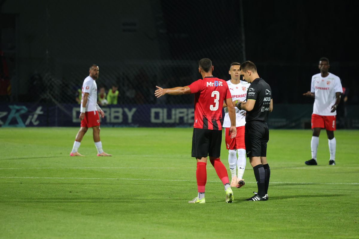 Nebunie TOTALĂ în Csikszereda - Dinamo: patru goluri, nocturnă căzută și multă tensiune