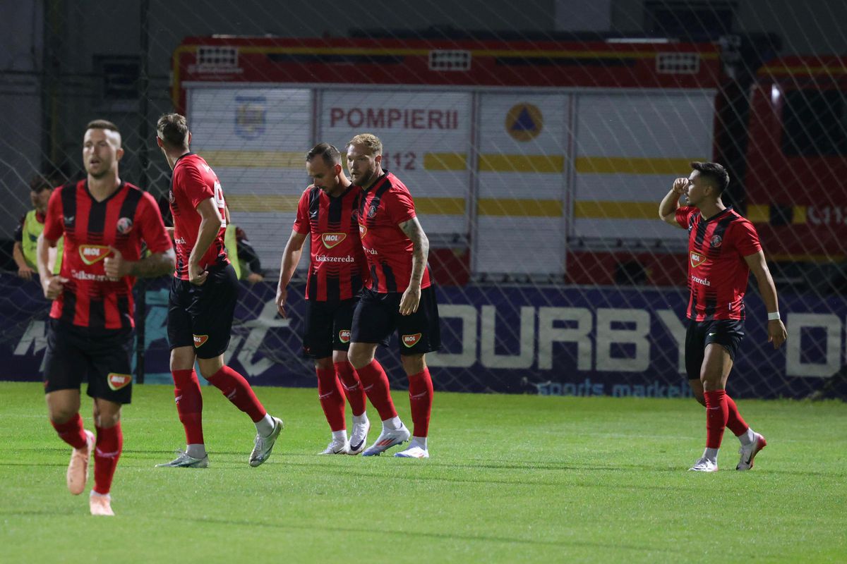 Nebunie TOTALĂ în Csikszereda - Dinamo: patru goluri, nocturnă căzută și multă tensiune