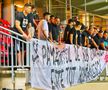 Fanii ciucani au vrut să dea jos un banner din sectorul dinamovist, moment în care câțiva suporteri ai „câinilor” au reacționat virulent