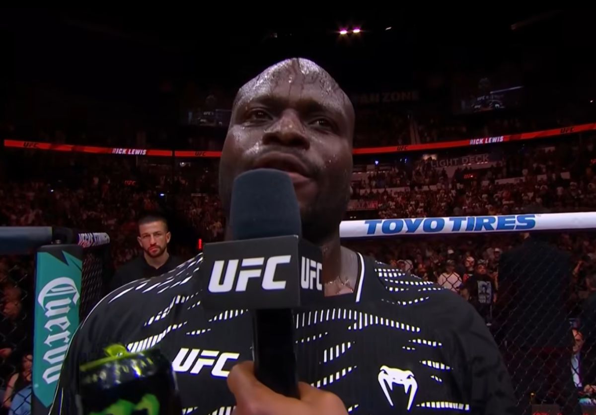 „Urmează nevasta mea, vor fi multe lupte la sol” » Victorios în gala UFC din week-end, „greul” Lewis a făcut pe toată lumea să râdă: