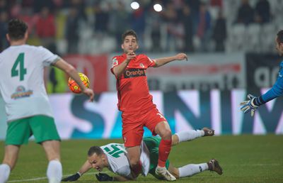 VIDEO Dialog halucinant între un arbitru și un antrenor de Liga 1, la un meci câștigat de Dinamo: “Arbitrul mi-a zis că fundașul meu vrea să facă penalty cu orice preț și să-l schimb!”