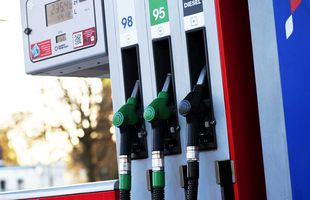 O șoferiță din Bacău acuză: „Am plătit pentru 50 litri de benzină, deși rezervorul mașinii are doar 45!”