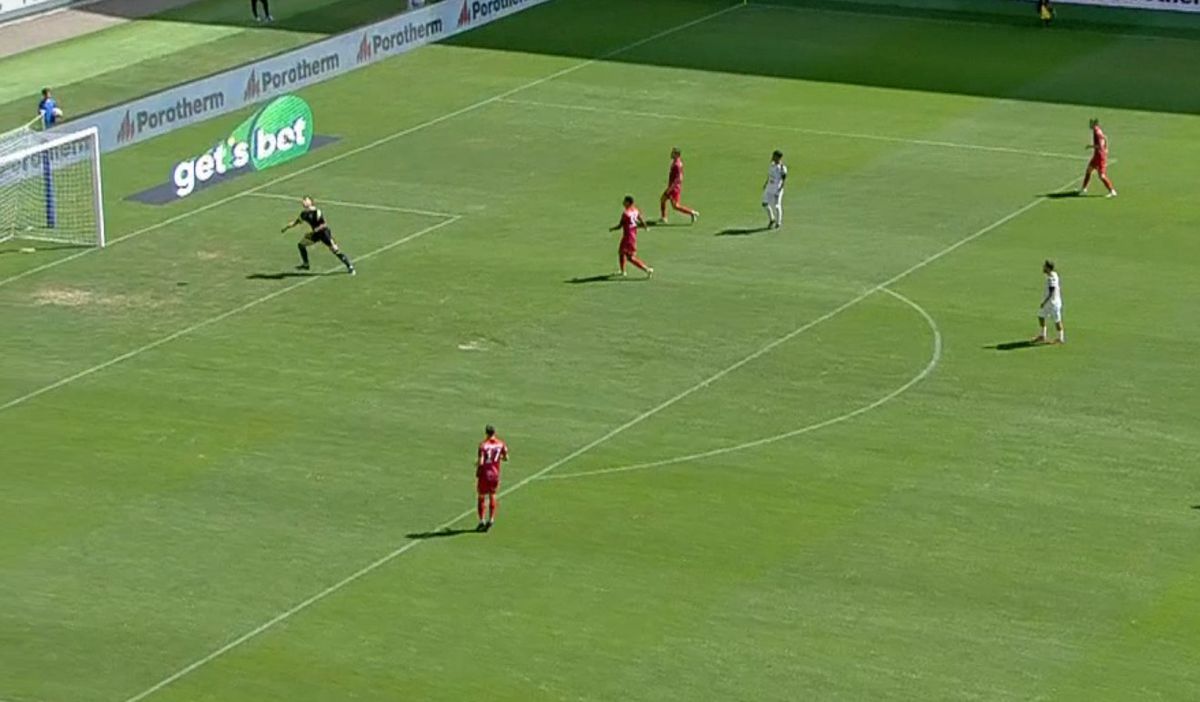 Faza anului în Liga 2 » Portarul a marcat de la 70 de metri împotriva Stelei! Motivul pentru care golul de senzație a fost anulat