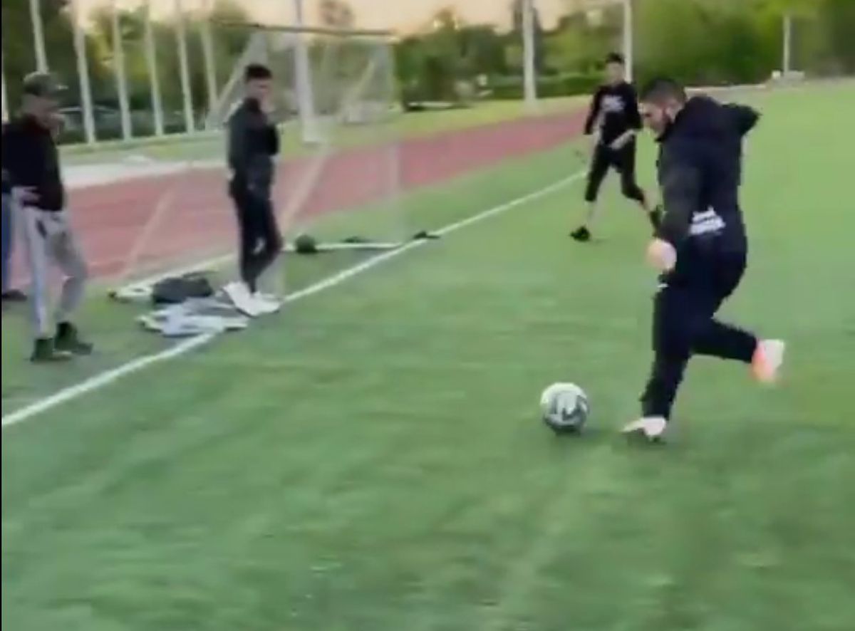 Khabib Nurmagomedov e fotbalist! Cu ce echipă a semnat + imagini de la antrenamente