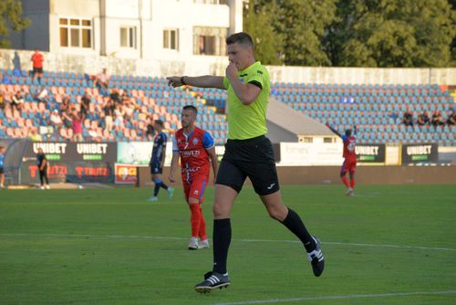 Marian Barbu a condus etapa trecută duelul dintre FC Botoșani și UTA / FOTO: Ionuț Tabultoc (GSP)