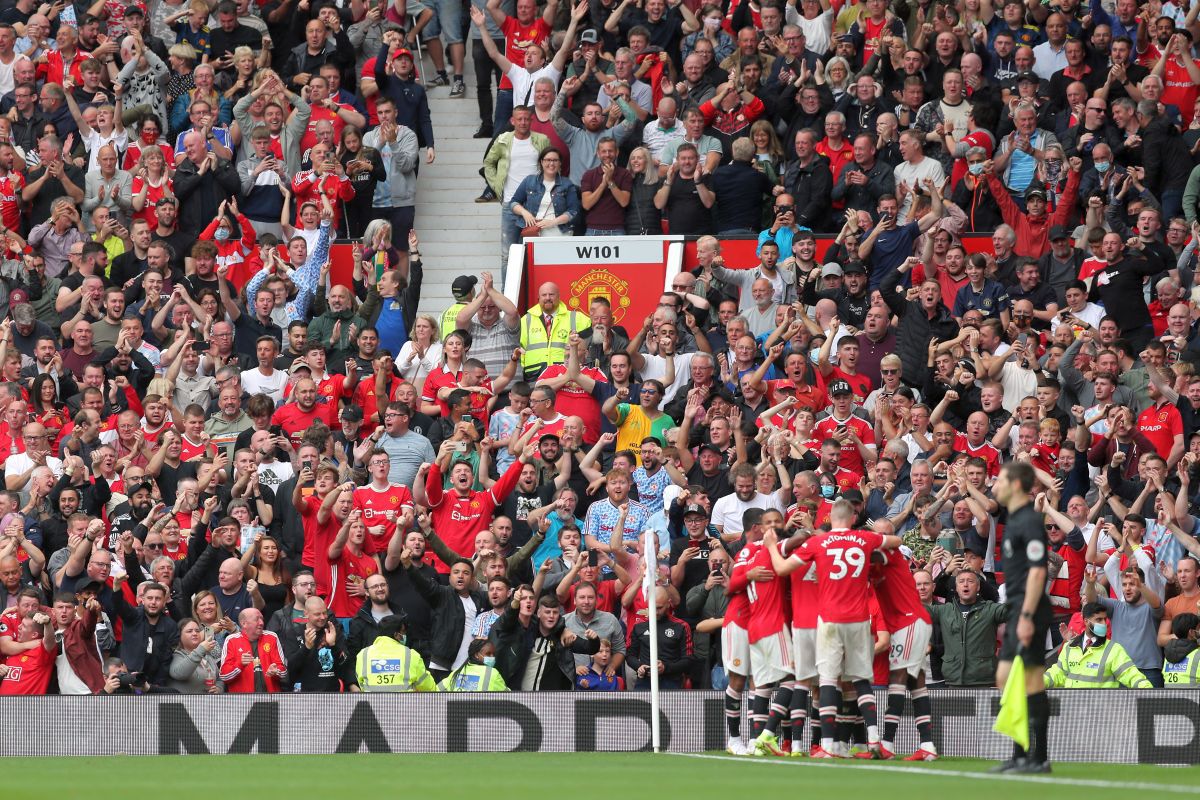 Scene îngrozitoare înainte de Manchester United - Leeds » Bătaie violentă între huliganii celor două echipe