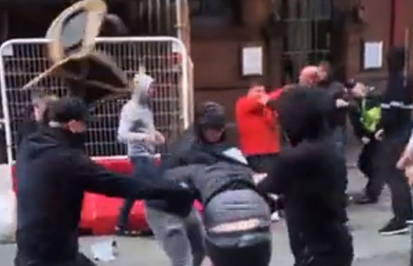 Scene îngrozitoare înainte de Manchester United - Leeds » Bătaie violentă între huliganii celor două echipe