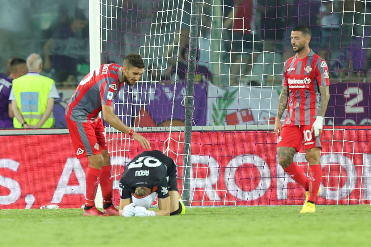 Iată cum a gafat Ionuț Radu în minutul 90+5 din Fiorentina - Cremonese! Românul, în genunchi. Nimeni nu l-a putut consola