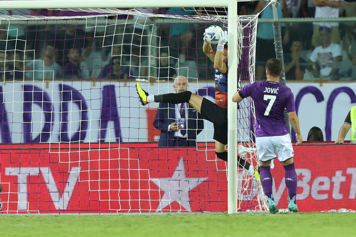 Iată cum a gafat Ionuț Radu în minutul 90+5 din Fiorentina - Cremonese! Românul, în genunchi. Nimeni nu l-a putut consola