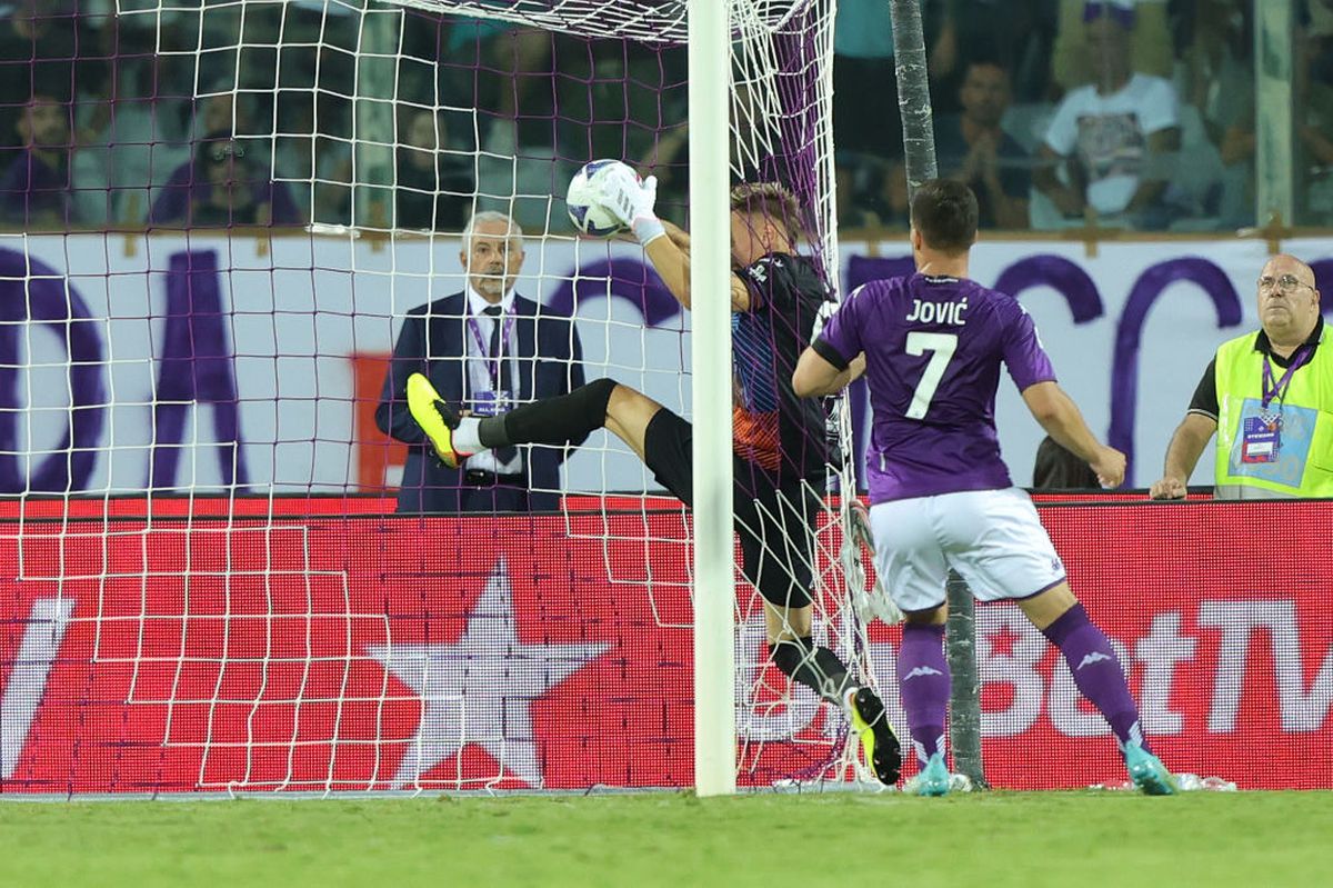 Iată cum a gafat Ionuț Radu în minutul 90+5 din Fiorentina - Cremonese! Românul, în genunchi. Nimeni nu l-a putut consola