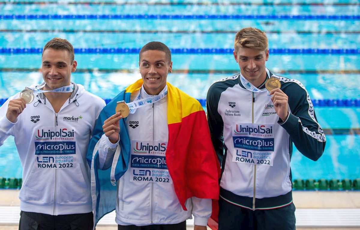 „David Popovici e un geniu nebun” » Reverențele colegilor de podium pentru înotătorul român după finala la 100 metri