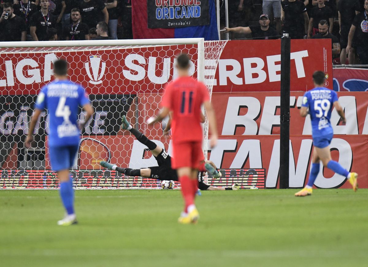 „E jucător de pluton!” » Dumitru Dragomir nu s-a abținut, după victoria încâlcită a FCSB-ului: „E haos acolo”