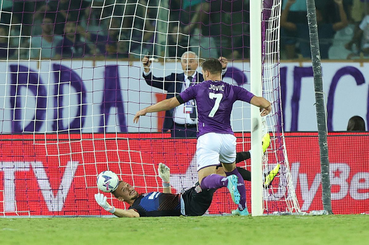 Iată cum a gafat Ionuț Radu în minutul 90+5 din Fiorentina - Cremonese! Românul, în genunchi. Nimeni nu l-a putut consola