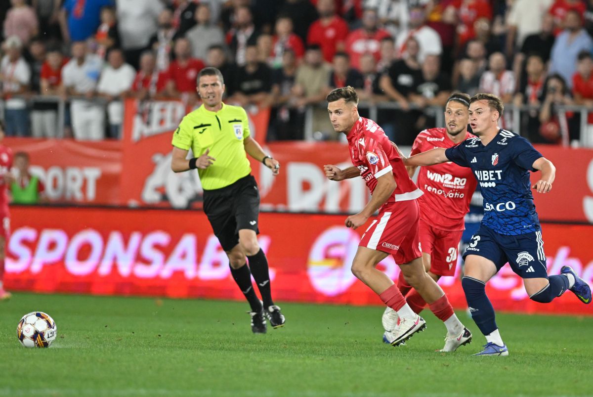 Cojocarule, ai dormit în prima repriză? A permis desfășurarea meciului Dinamo - FC Botoșani deși regulamentul a fost încălcat flagrant