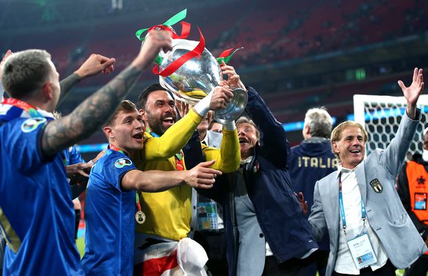 Rapid încearcă să-i aducă un concurent lui Moldovan! Negocieri cu un campion european cu 190 de meciuri la PSG