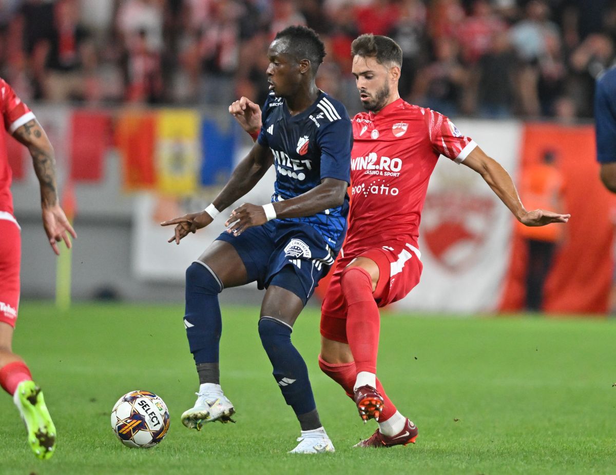 Cojocarule, ai dormit în prima repriză? A permis desfășurarea meciului Dinamo - FC Botoșani deși regulamentul a fost încălcat flagrant