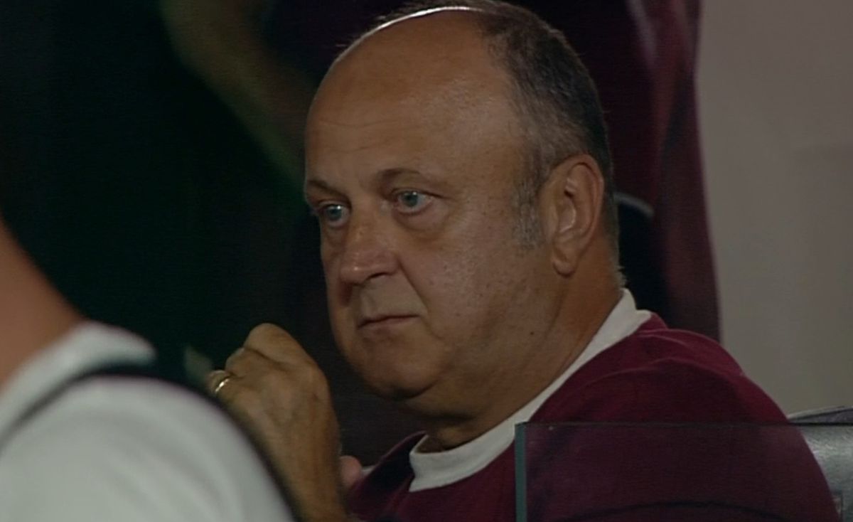 Fostul atacant al Rapidului, dezvăluiri incredibile despre scenele de la finalul partidei din Giulești: „Cei de la inelul 2 au aruncat cu floricele și cu suc spre loja domnului Șucu”