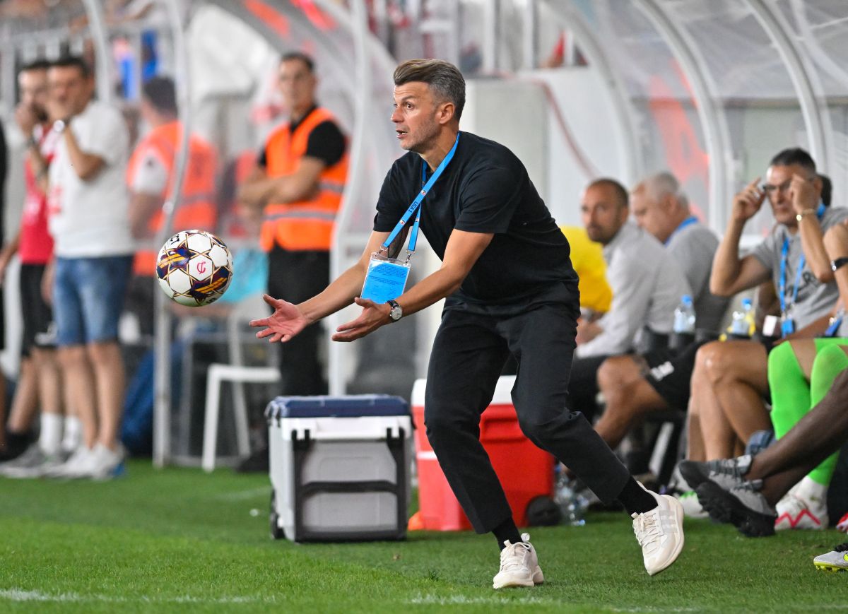 Cojocarule, ai dormit în prima repriză? A permis desfășurarea meciului Dinamo - FC Botoșani deși regulamentul a fost încălcat flagrant