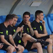 Stoian, Toma, Tavi Popescu, Miculescu, Graovac și Politic, pe bancă înainte de Drita - FCSB/ FOTO: Ionuț Iordache (GSP)