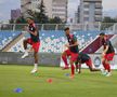 Edjouma, Crețu, Mihai Popescu - Drita - FCSB, imagini de pe gazon, înainte de meci/ foto: Ionuț Iordache (GSP)