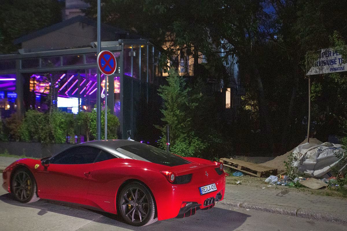 La pas prin cea mai ieftină capitală din Balcani » Cum arată Priştina la 17 ani de la declararea independenţei: lux și opulență prin mizerie