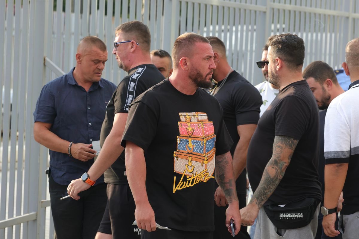 Cine o susține pe FCSB în deplasarea cu Drita? Mustață și alți lideri de galerie au primit locuri la VIP