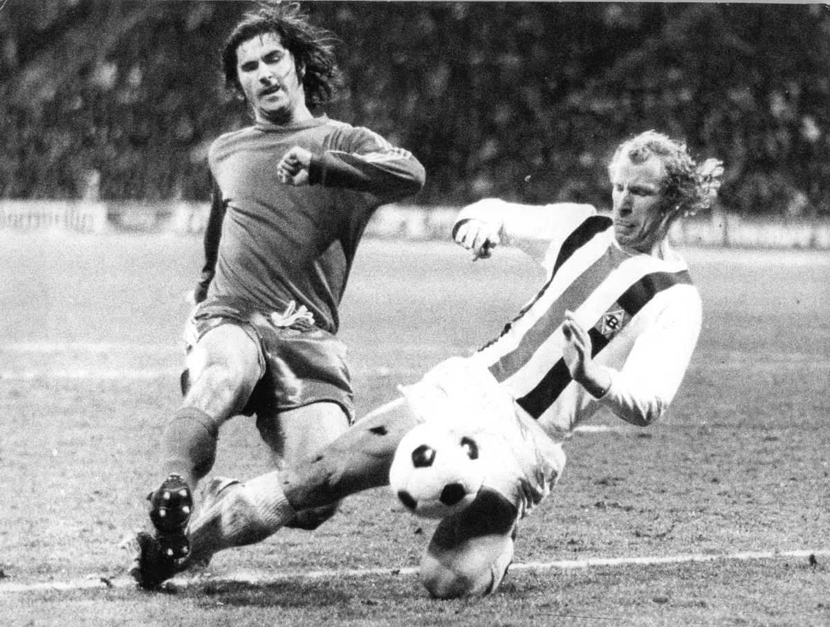 „Hadde” a bombardat Bundesliga, a ajuns campion mondial, apoi s-a refugiat între sticle și și-a pierdut, la propriu, toate amintirile! Povestea uluitoare a unui geniu al fotbalului