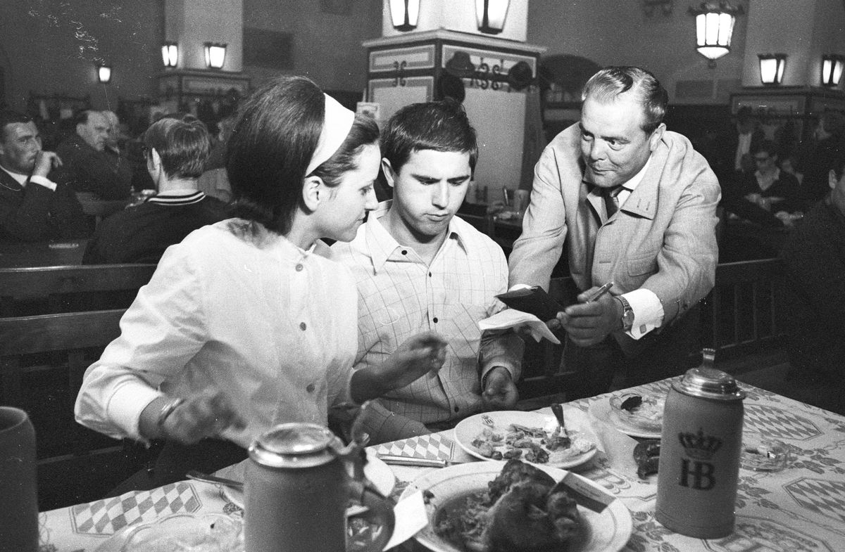 „Hadde” a bombardat Bundesliga, a ajuns campion mondial, apoi s-a refugiat între sticle și și-a pierdut, la propriu, toate amintirile! Povestea uluitoare a unui geniu al fotbalului