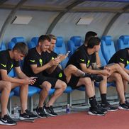 Stoian, Toma, Tavi Popescu, Miculescu, Graovac și Politic, pe bancă înainte de Drita - FCSB/ FOTO: Ionuț Iordache (GSP)